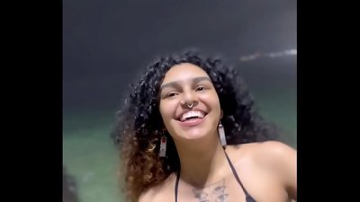 Married girl loses her phone and movies of her having hookup on Ipanema beach in Arpoador are leaked