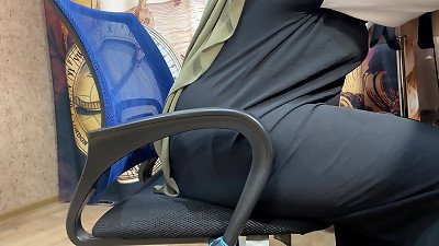 Arab chick in hijab jerks through her undies while working